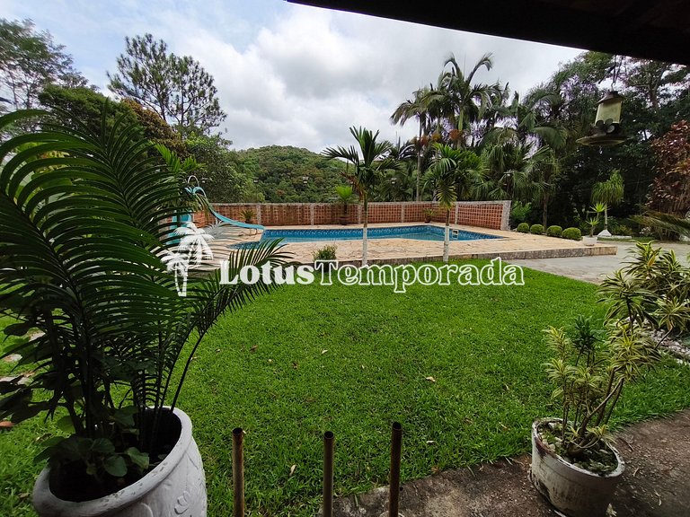 Chácara familiar com lago e fácil acesso LT0090