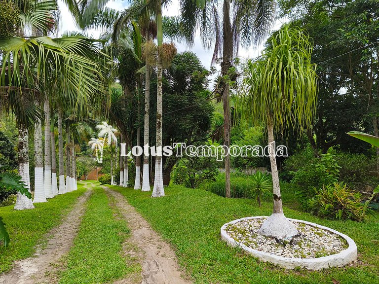 Chácara familiar com lago e fácil acesso LT0090