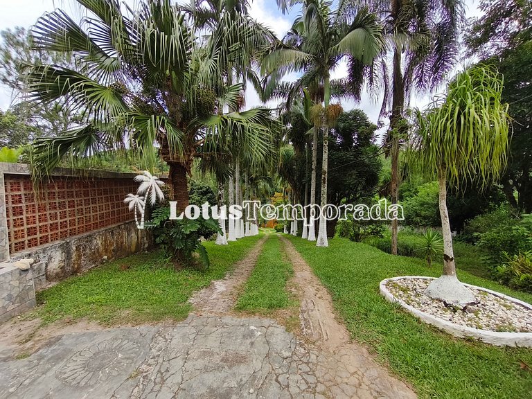 Chácara familiar com lago e fácil acesso LT0090