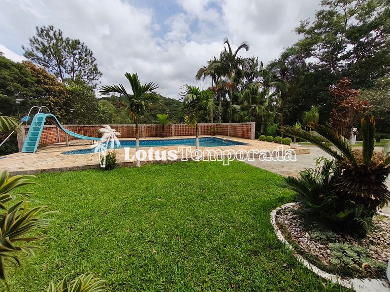 Chácara familiar com lago e fácil acesso LT0090