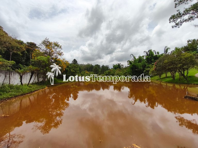 Chácara familiar com lago e fácil acesso LT0090