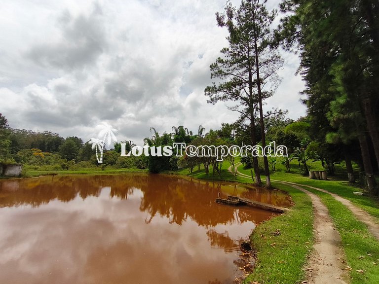 Chácara familiar com lago e fácil acesso LT0090