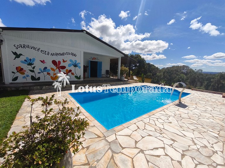 Chácara com 4 dormitórios e lazer completo LT0081