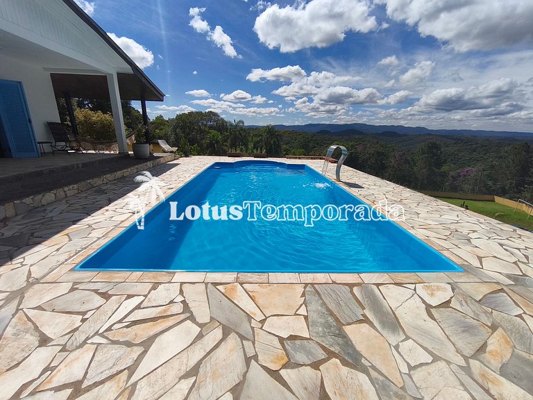 Chácara com 4 dormitórios e lazer completo LT0081