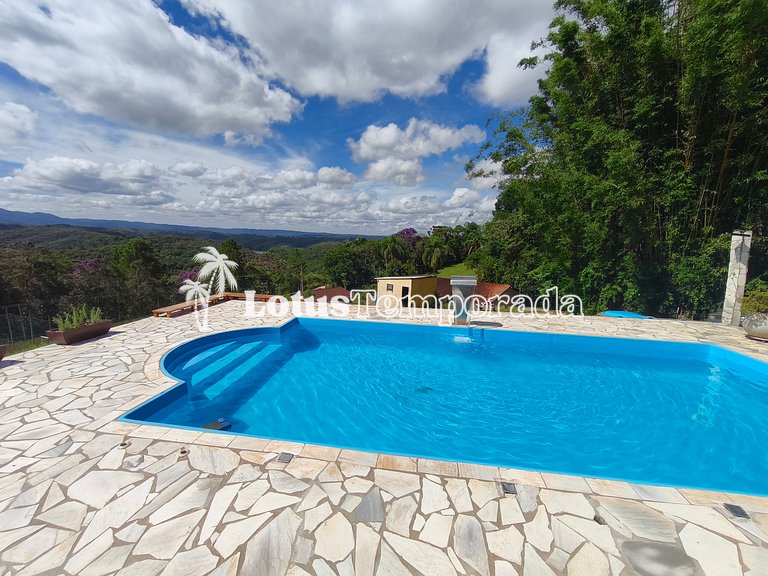 Chácara com 4 dormitórios e lazer completo LT0081