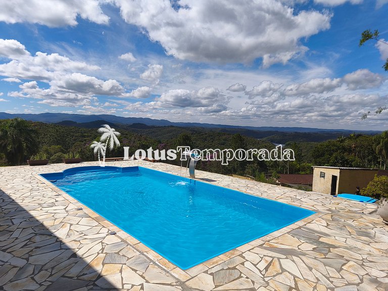 Chácara com 4 dormitórios e lazer completo LT0081