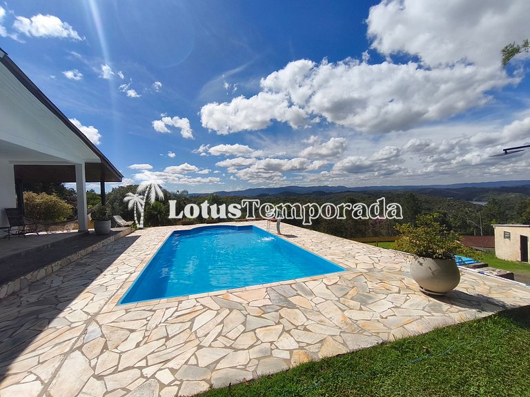Chácara com 4 dormitórios e lazer completo LT0081