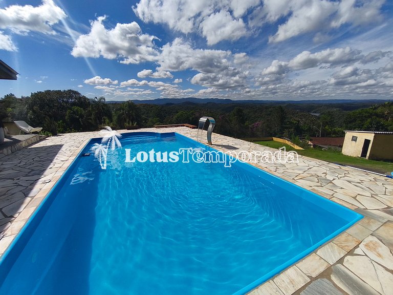 Chácara com 4 dormitórios e lazer completo LT0081