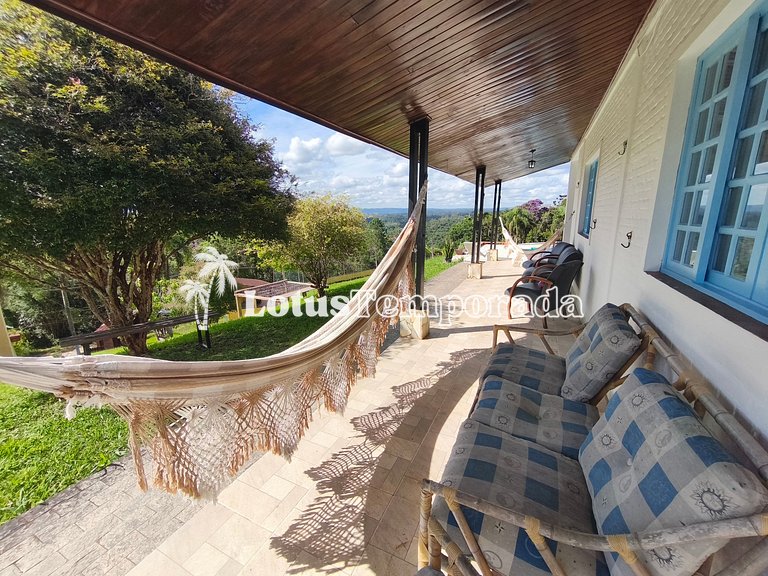 Chácara com 4 dormitórios e lazer completo LT0081