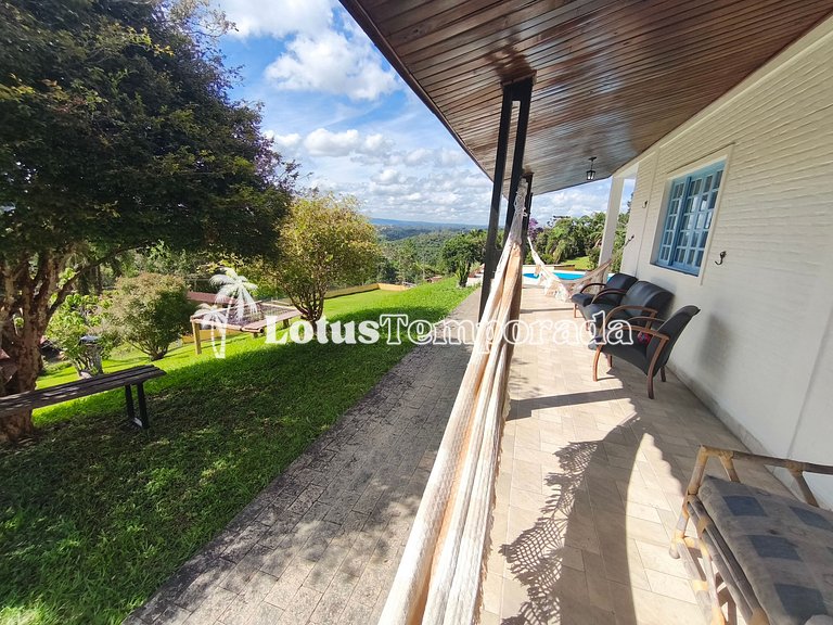 Chácara com 4 dormitórios e lazer completo LT0081