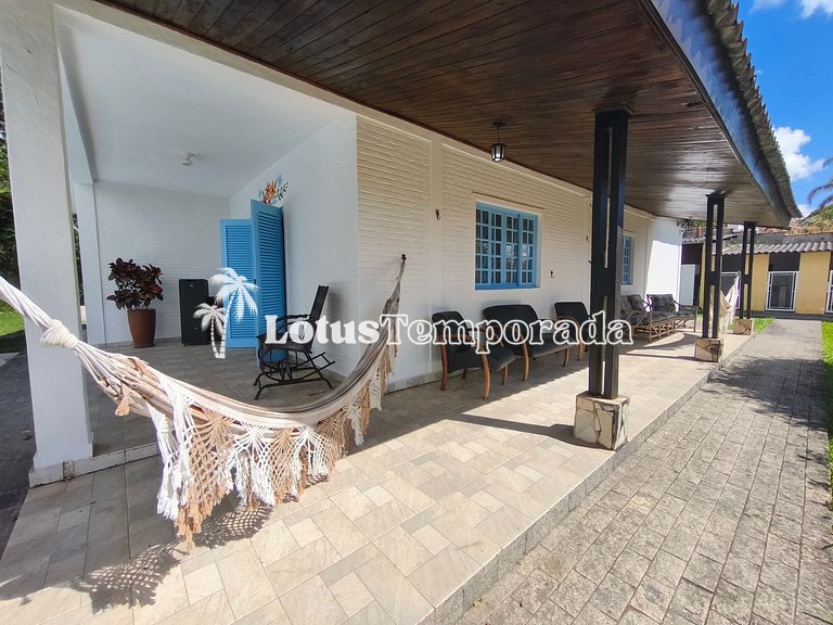 Chácara com 4 dormitórios e lazer completo LT0081