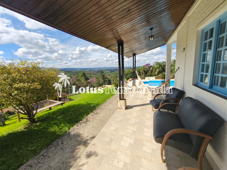 Chácara com 4 dormitórios e lazer completo LT0081