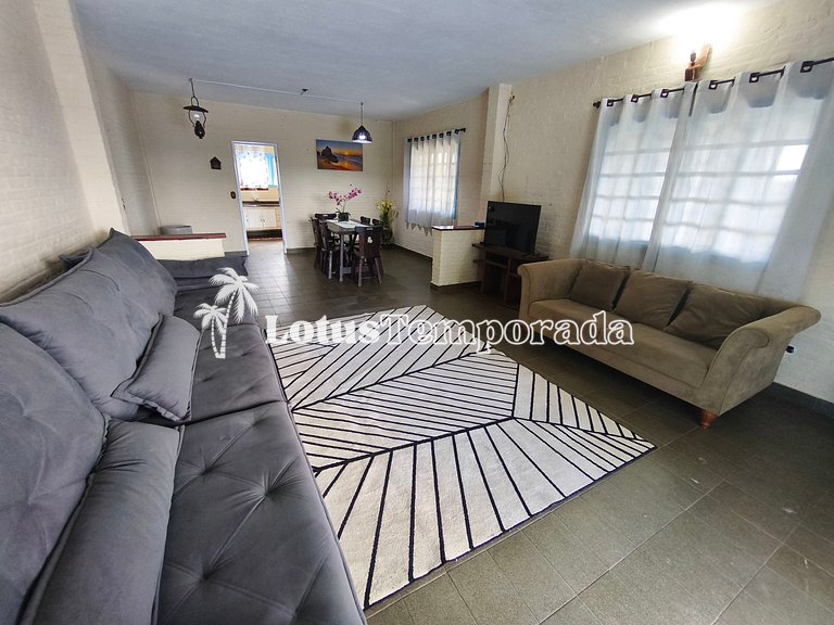 Chácara com 4 dormitórios e lazer completo LT0081