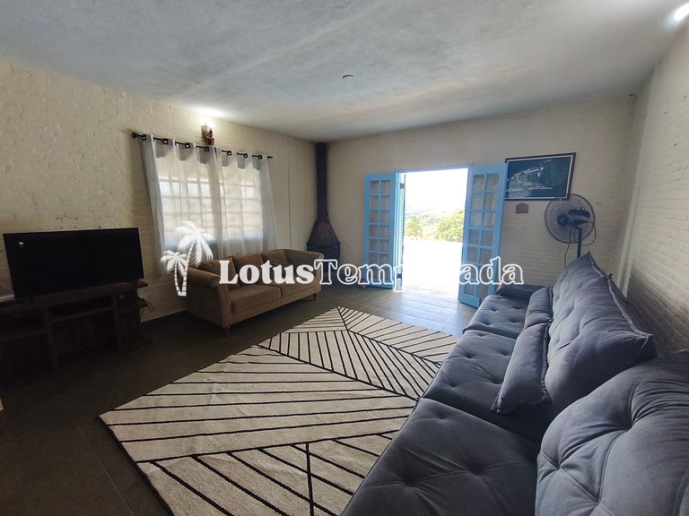 Chácara com 4 dormitórios e lazer completo LT0081