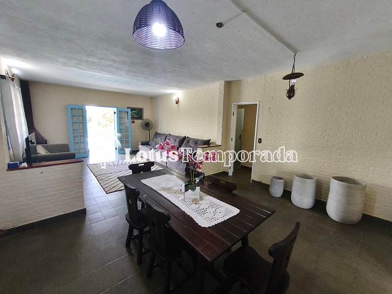 Chácara com 4 dormitórios e lazer completo LT0081