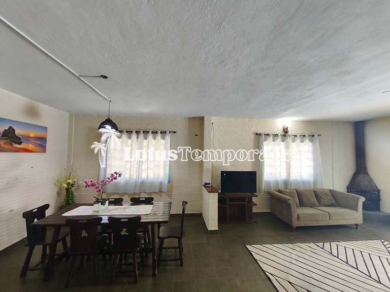 Chácara com 4 dormitórios e lazer completo LT0081