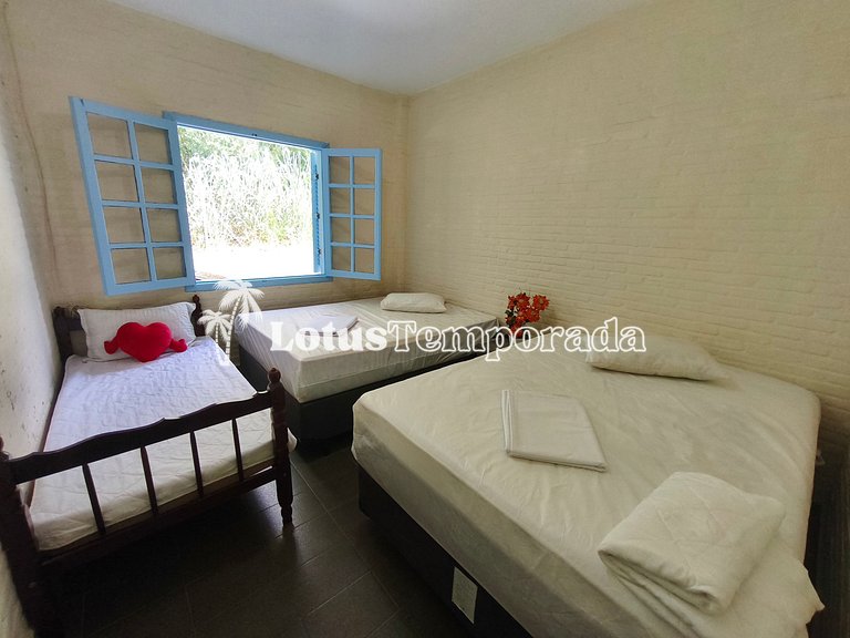 Chácara com 4 dormitórios e lazer completo LT0081