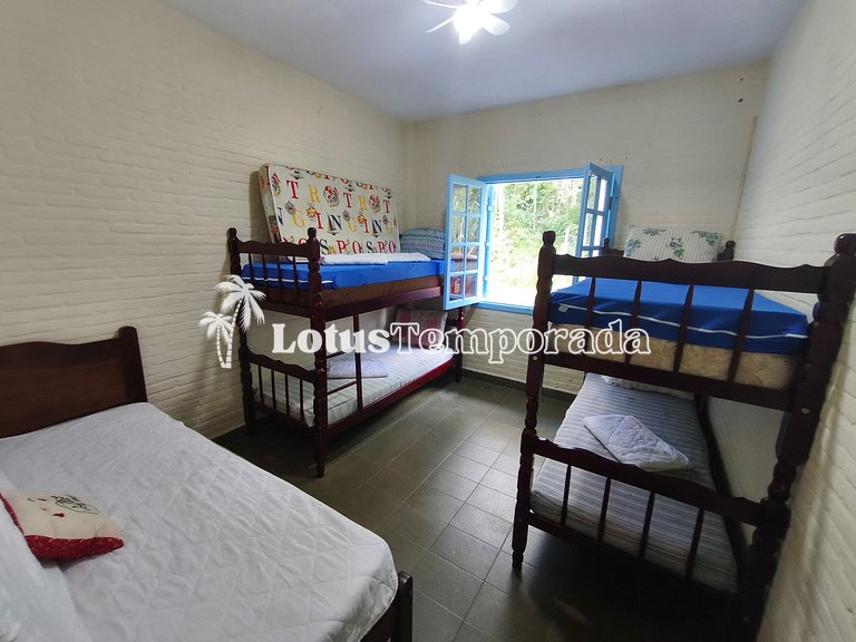 Chácara com 4 dormitórios e lazer completo LT0081