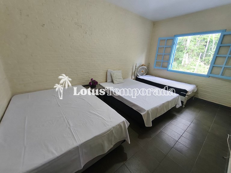 Chácara com 4 dormitórios e lazer completo LT0081