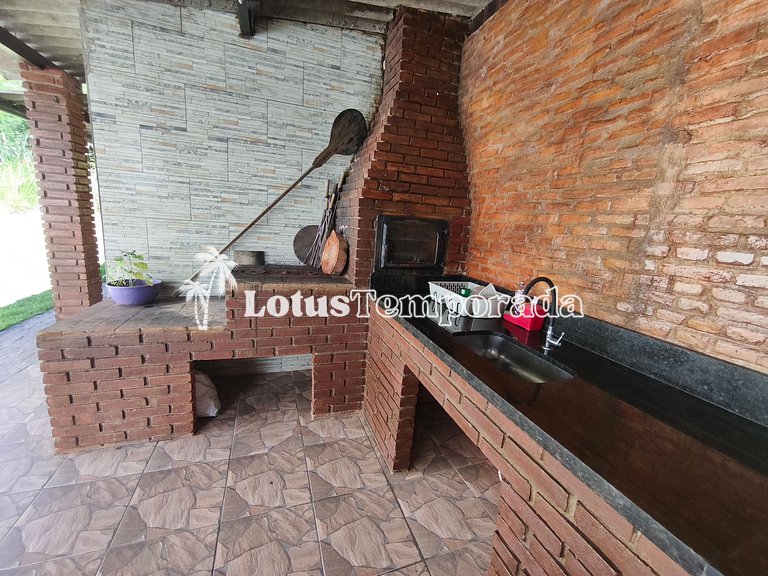 Chácara com 4 dormitórios e lazer completo LT0081