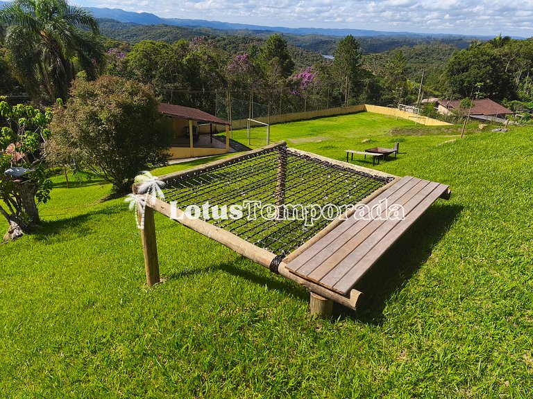 Chácara com 4 dormitórios e lazer completo LT0081