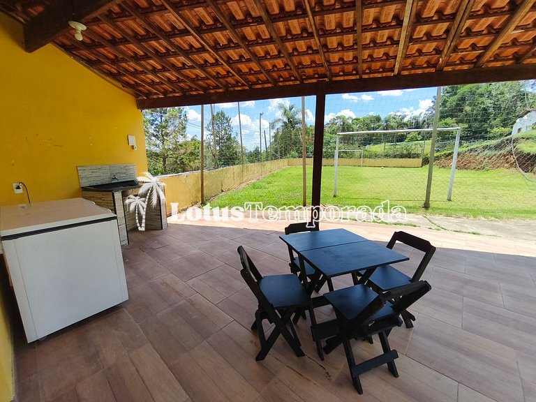 Chácara com 4 dormitórios e lazer completo LT0081