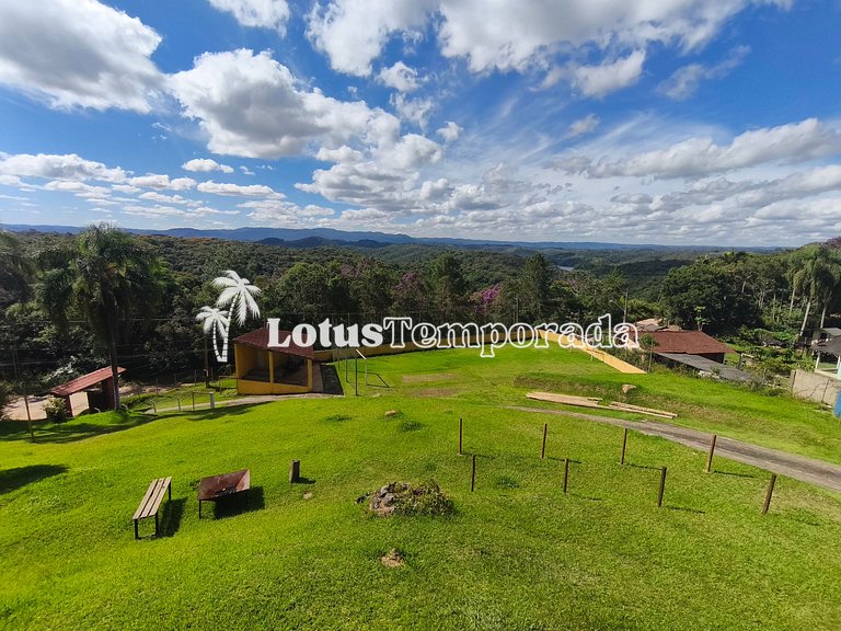 Chácara com 4 dormitórios e lazer completo LT0081