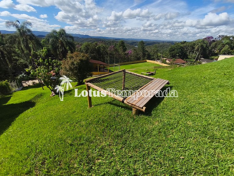 Chácara com 4 dormitórios e lazer completo LT0081