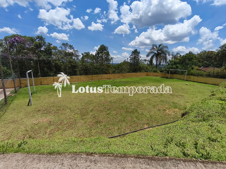 Chácara com 4 dormitórios e lazer completo LT0081