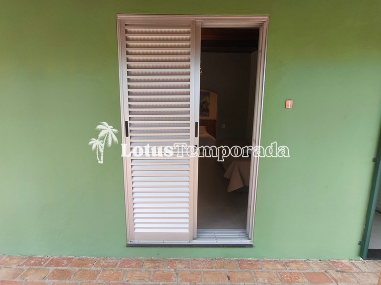 Chácara com 7 Suítes e quadra de Beach Tennis LT0091