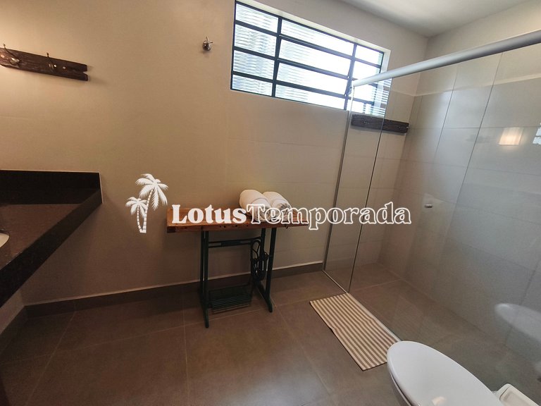 Chácara com 7 Suítes e quadra de Beach Tennis LT0091