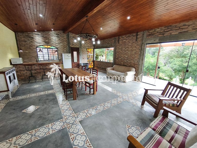 Chácara próxima à rota do vinho com lazer LT0059