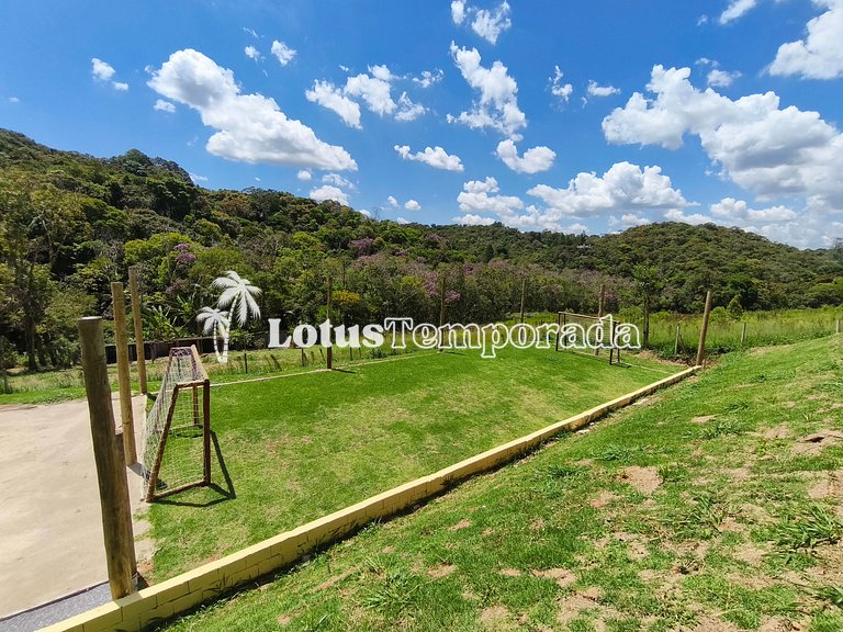 Sítio com 08 dormitórios, piscina e salão de jogos LT0042