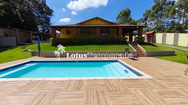 Chácara com piscina, conforto e lazer LT0085
