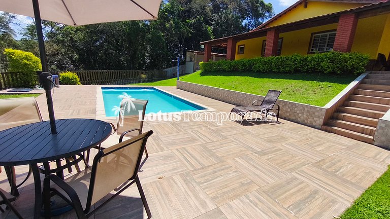 Chácara com piscina, conforto e lazer LT0085