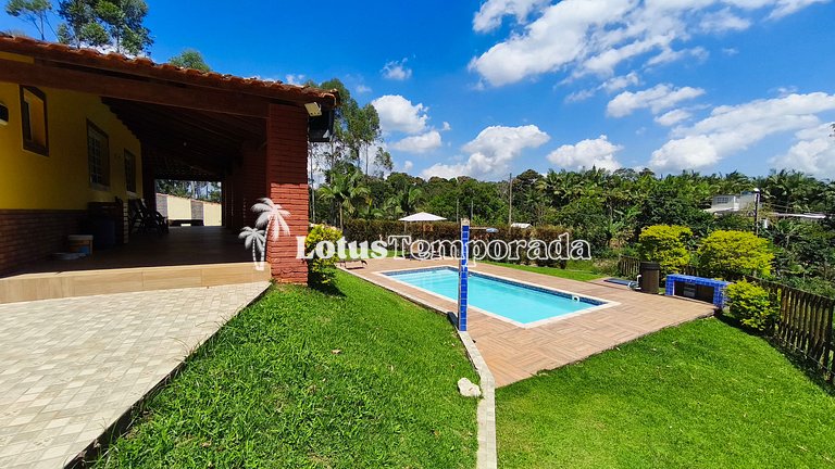 Chácara com piscina, conforto e lazer LT0085