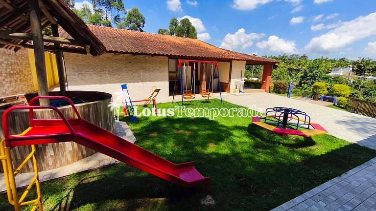 Chácara com piscina, conforto e lazer LT0085