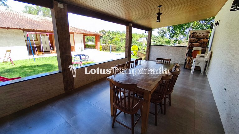 Chácara com piscina, conforto e lazer LT0085