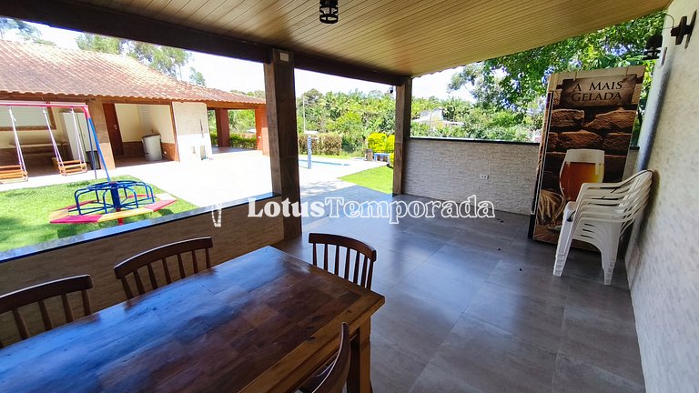Chácara com piscina, conforto e lazer LT0085