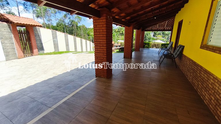 Chácara com piscina, conforto e lazer LT0085