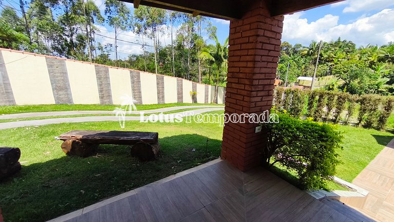 Chácara com piscina, conforto e lazer LT0085