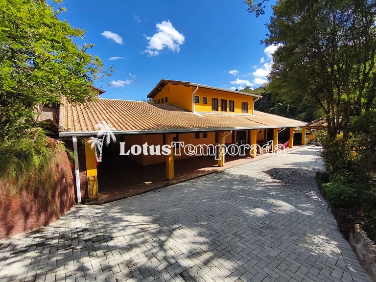 Chácara com 05 dormitórios, piscina e Lazer LT0040
