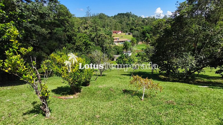 Sítio com piscina, ofurô e pesca esportiva LT0089