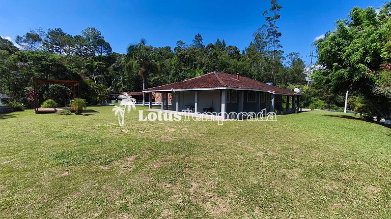 Sítio com piscina, ofurô e pesca esportiva LT0089