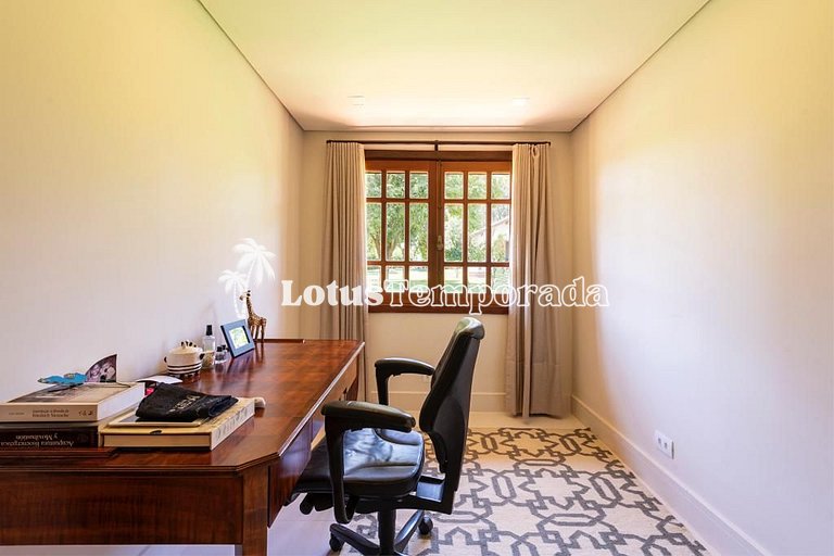 Chácara alto padrão exclusiva com 9 Suítes LT0092