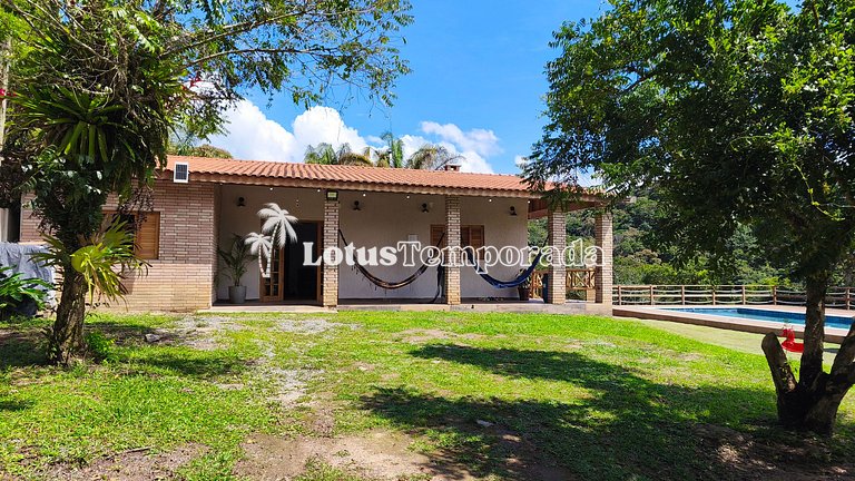 Chácara com jacuzzi aquecida e vista para montanha LT0094
