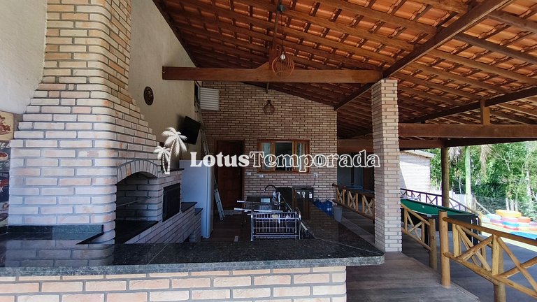 Chácara com jacuzzi e vista para montanha LT0094