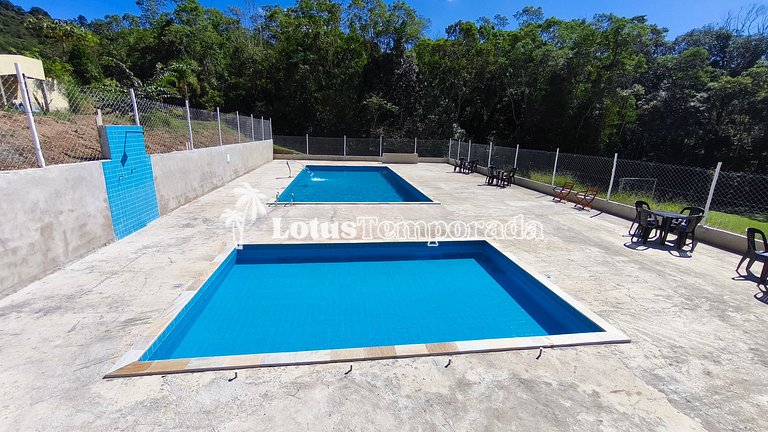 Sítio com 10 suítes e estrutura para eventos LT0088