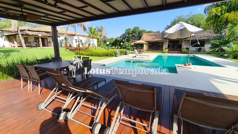 Casa exclusiva com 9 suítes e piscina aquecida LT0092