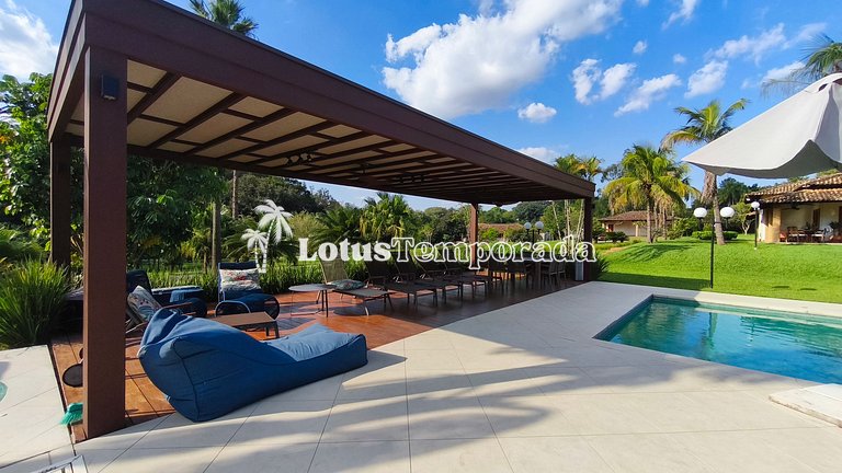 Casa exclusiva com 9 suítes e piscina aquecida LT0092